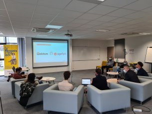 Photo lors de la présentation de la convention