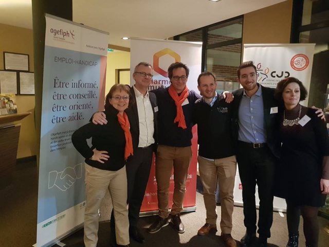 Les représentants du CJD HAuts-de-France et de l'Agefiph posent pour officialiser le nouveau partenariat