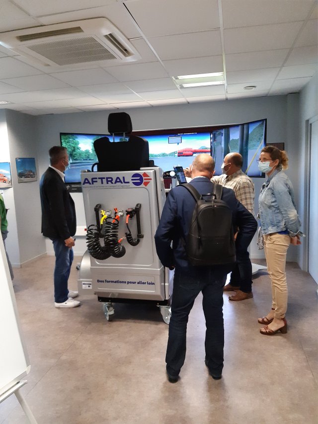 Découverte d'un simulateur au Logistic'Tour