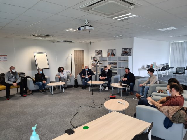 Photo lors de la signature de la convention