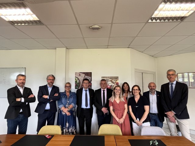 photo du DR et du groupe Dupont Restauration