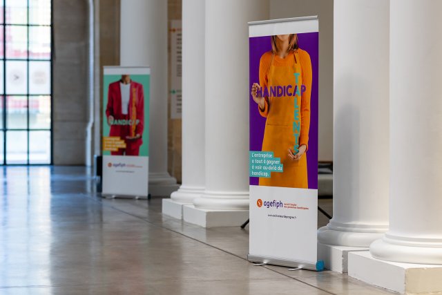 Image des kakemonos Agefiph au Palais des Beaux-Arts