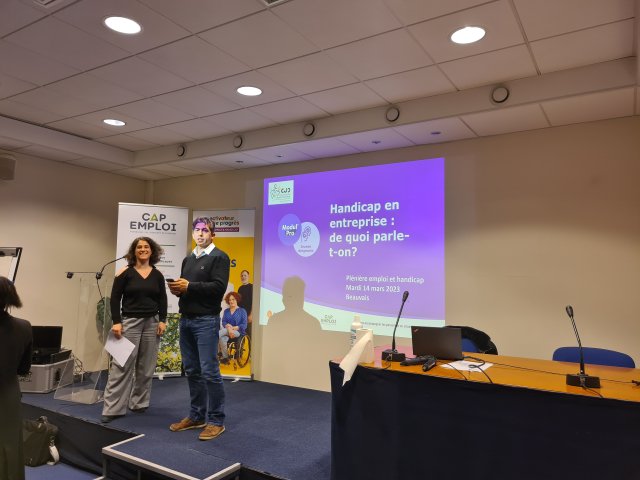 Olivia Fidanza et le président de section Sébastien Dos Santos introduisent la plénière