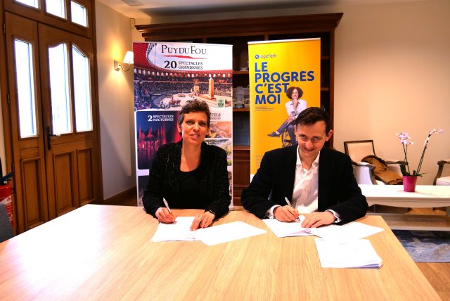 Signature entre l'Agefiph et le Puy du Fou