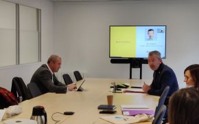 Ivan Talpaert, délégué régional de l'Agefiph Hauts-de-France, prend la parole devant des partenaires pour ouvrir la réunion de présentation du projet