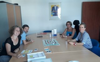 Personnes en train de jouer à Handipoursuite