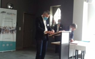 Ivan Talpaert et Luc Baijot paraphe la convention
