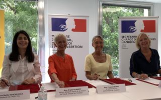 Photo de la signature entre l'Etat et l'Agefiph