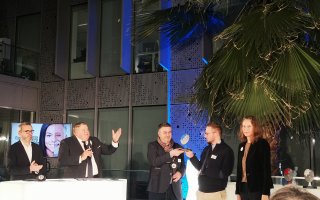 Héléne Grimbelle remet le Trophée l'entreprise inclusive, prix "Handicap" à la société ATF
