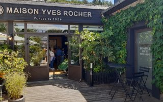 Accueil de la maison Yves Rocher à la Gacilly