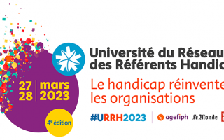 Sur fond blanc. A gauche la date de l'URRH 2023 inscrite en jaune, dans un cercle violet : 27, 28 mars 2023. Dans un rond jaune plus bas on peut lire 4ème édition, écrit en bleu. Au dessus de la date se trouve le logo du réseau des référents handicap. A droit, écrit en noir "Université du Réseau des Référents Handicap". Dessous, en rouge, on lit " Le handicap réinvente les organisations". Et dessous se trouvent le hashtag #URRH2023, le logo de l'Agefiph, et les logos des journaux "Le Monde" et "Sud Ouest".