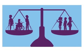 Balance de justice avec d'un côté des personnes handicapées et de l'autre des personnes valides