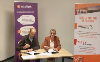 Cette photo montre le directeur général de l’entreprise VIRLY aux côtés de la directrice régionale de l’Agefiph Bourgogne-Franche-Comté, lors de la signature de la convention en faveur de l’emploi des personnes en situation de handicap.